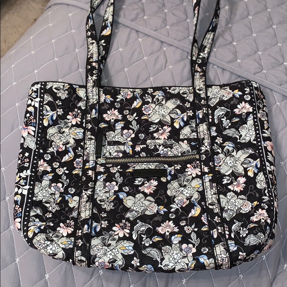 Small Vera Bradley tote! 😍